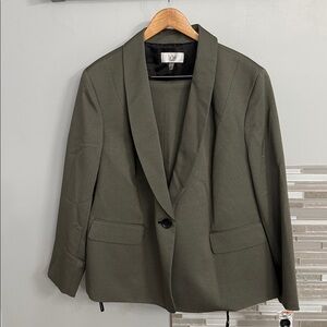 Le Suit Women's Classic Tan and Black Suit with tags